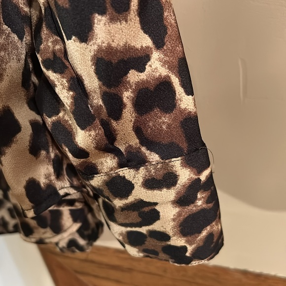 Cheetah print silk blouse size medium M - Picture 4 of 5